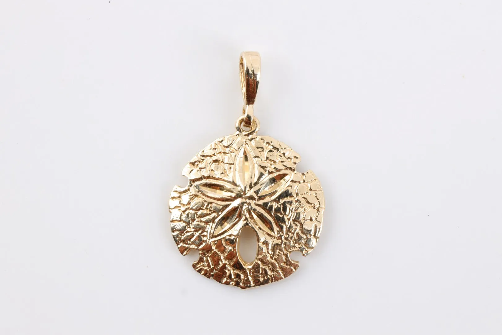 14k Yellow Gold Sand Dollar Pendant (3.43g.)