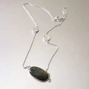 Amy Necklace With Labradorite