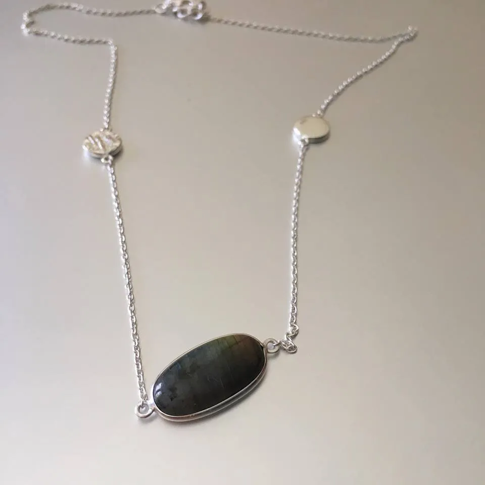 Amy Necklace With Labradorite