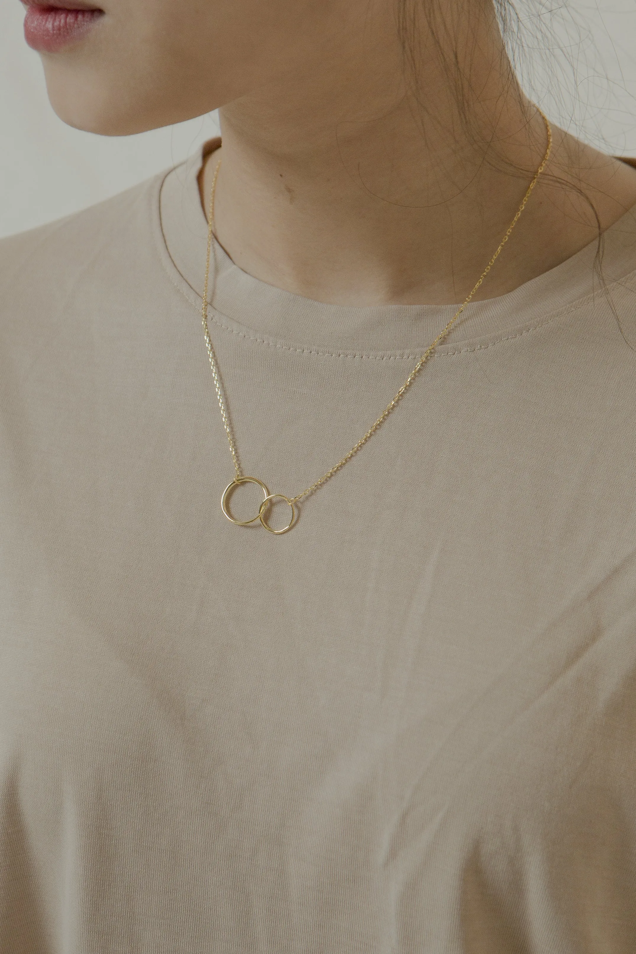 Bond Interlocking Circles Necklace