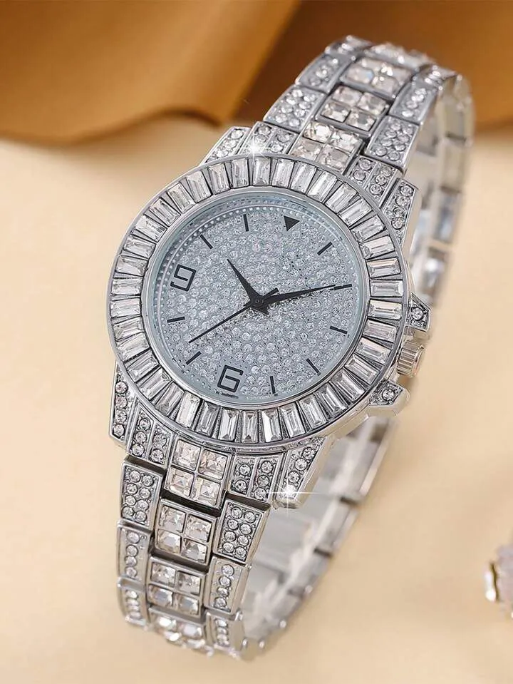 Women Silver Zinc Alloy Strap Glamorous Rhinestone Decor Round Dial Quartz Watch S4381052