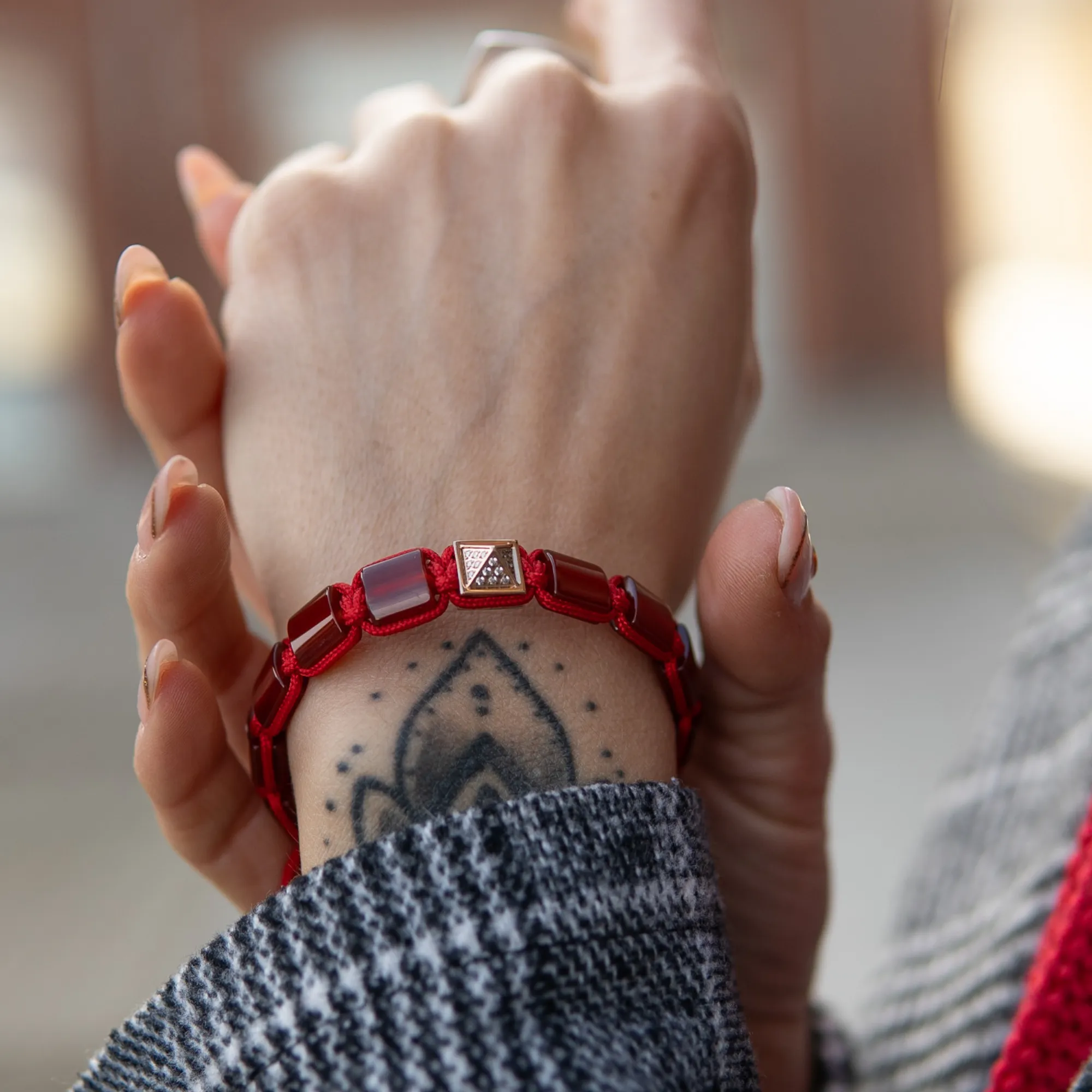 Women's RED AGATE Flat bead Bracelet with Pyramid Diamond